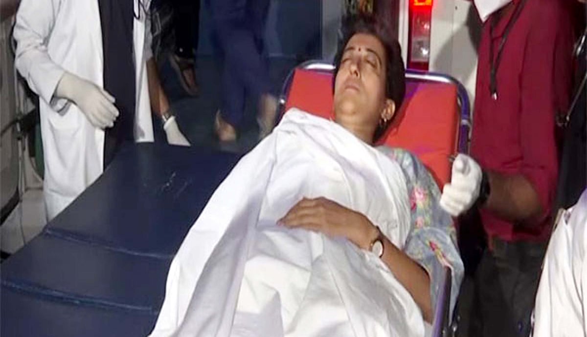 بھوک ہڑتال پر بیٹھی آتشی کی طبیعت بگڑی، شوگر لیول 36 تک پہنچا، اسپتال میں داخل