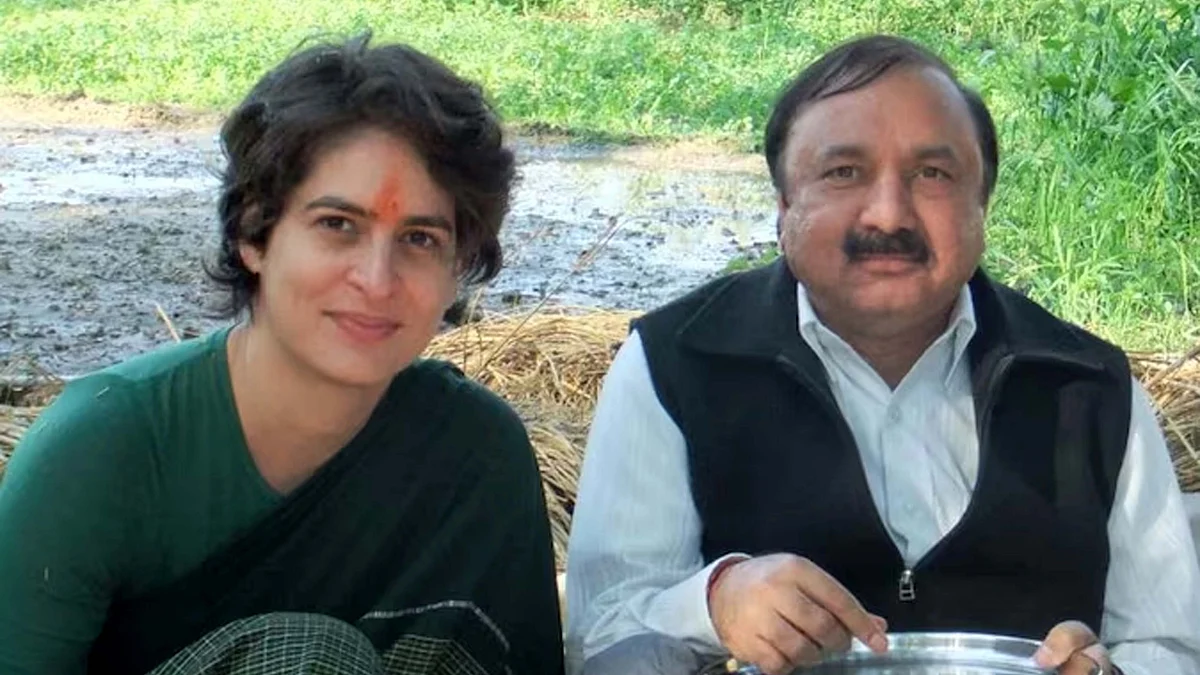<div class="paragraphs"><p>پرینکا گاندھی اور کشوری لال شرما / تصویر:&nbsp;@priyankagandhi</p></div>