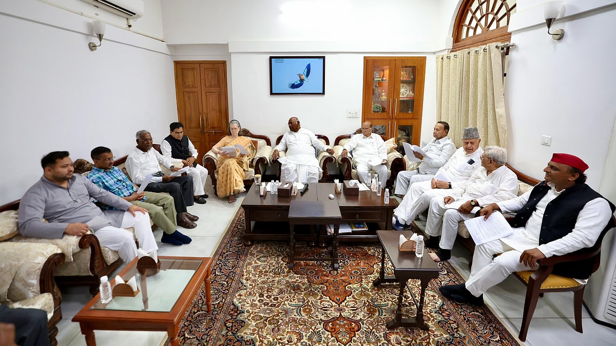 <div class="paragraphs"><p>انڈیا اتحاد میں شامل پارٹیوں کے لیڈران میٹنگ کرتے ہوئے، تصویر @INCIndia</p></div>