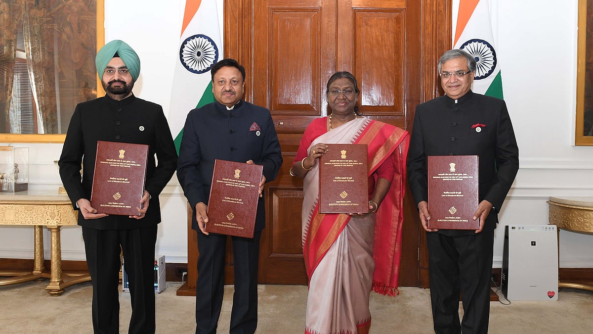 <div class="paragraphs"><p>تصویر&nbsp;<a href="https://twitter.com/rashtrapatibhvn">@rashtrapatibhvn</a></p></div>