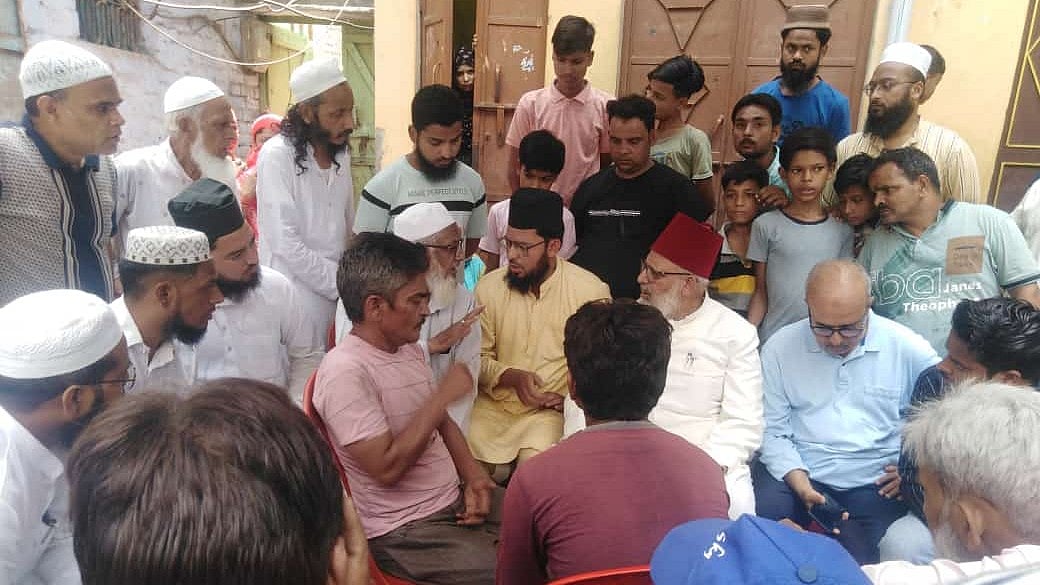 <div class="paragraphs"><p>جمعیۃ کا وفد موب لنچنگ متاثرہ کنبہ سے ملاقات کرتے ہوئے</p></div>