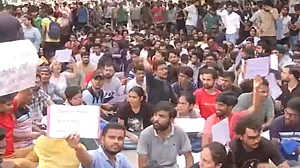 دہلی: آئی اے ایس کوچنگ بیسمنٹ حادثہ کے خلاف طلباء میں سخت ناراضگی، سڑکوں پر احتجاج