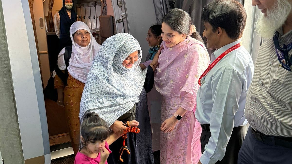 دہلی امبارکیشن پوائنٹ کے حجاج کی وطن واپسی کا سلسلہ مکمل، حج کمیٹی کی چیئرپرسن کوثر جہاں نے کیا استقبال