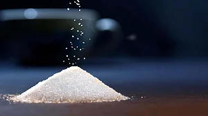 برطانیہ میں چینی پر ٹیکس عائد کئے جانے سے کھپت میں کمی: مطالعہ