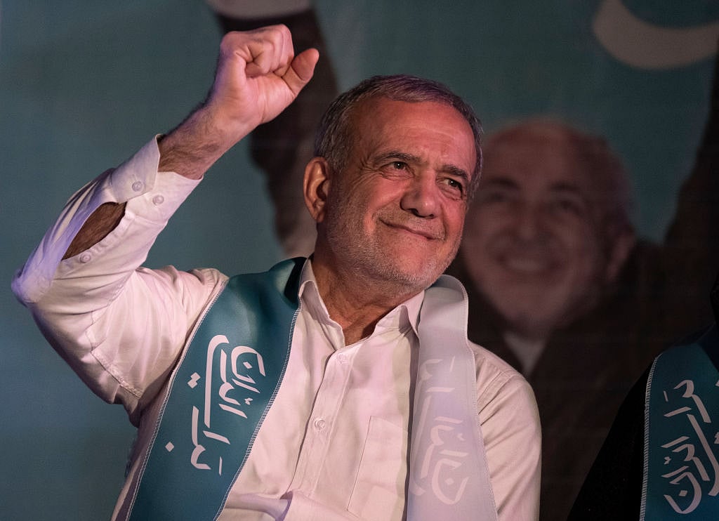 ایران کے صدراتی انتخاب میں اصلاح پسند رہنما مسعود پزشکیان کامیاب، سعید جلیلی کو 28 لاکھ ووٹوں سے ہرایا