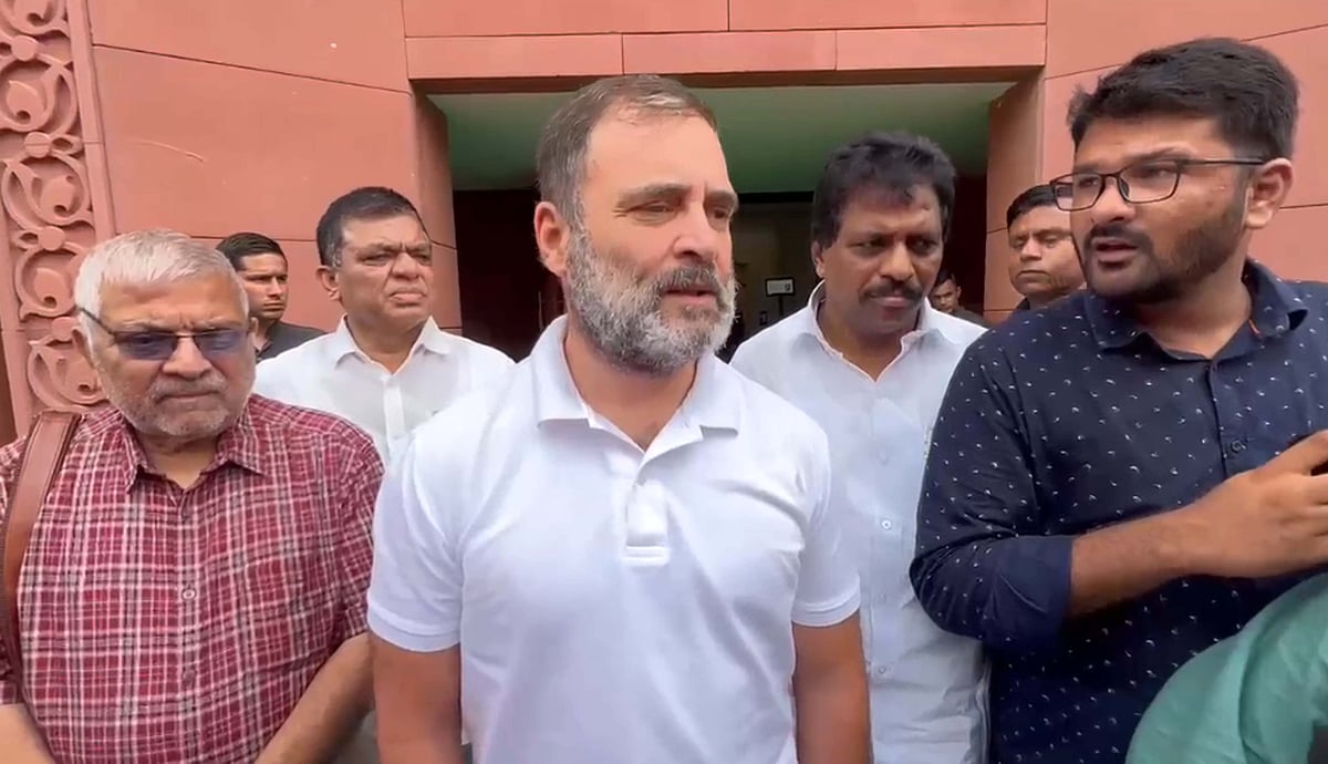 راہل گاندھی سے ملاقات کے لئے پارلیمنٹ پہنچے کسانوں کو ایک گھنٹہ روکا گیا، احتجاج کے بعد دی گئی اجازت