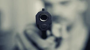 لکھنؤ کے ہوٹل میں تاجر نے خود کو گولی مار کر کی خودکشی، گرل فرینڈ کی بلیک میلنگ سے تنگ آ کر یہ قدم اٹھایا