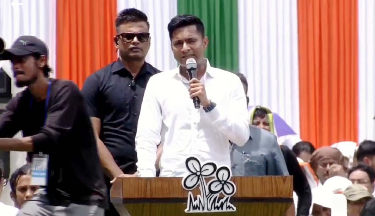 بنگال میں ’ایس آئی آر‘ سے ہٹائے گئے بنگلہ دیشیوں کے نام ظاہر کرے الیکشن کمیشن: ابھیشیک بنرجی