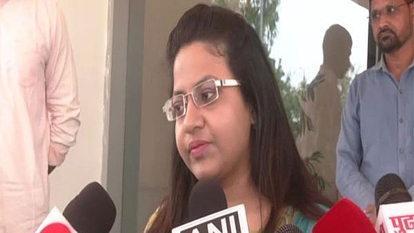 زیر تربیت آئی اے ایس پوجا کھیڈکر برخاست، مستقبل میں کسی بھی امتحان میں شریک ہونے پر پابندی عائد