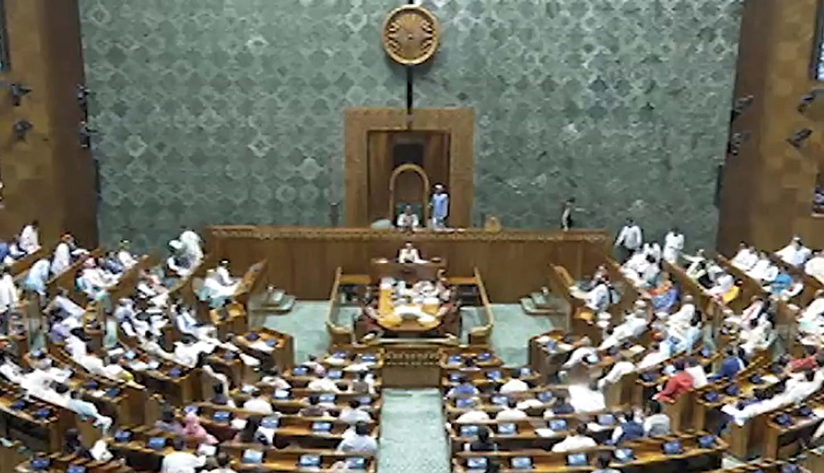 'بھارت چھوڑو تحریک' کی برسی کے موقع پر لوک سبھا میں مہاتما گاندھی اور شہیدوں کو پیش کیا گیا خراج عقیدت