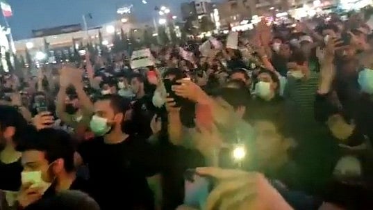کیا ایران میں حجاب نہ پہننے پر پولیس نے خاتون کو گولی مار دی؟