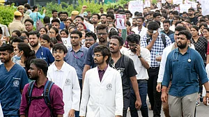 کولکاتا عصمت دری و قتل کا واقعہ: ڈاکٹروں کی یونین کا 9 اکتوبر کو ملک گیر بھوک ہڑتال کا اعلان