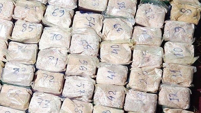 گجرات: نوساری میں سمندر کے ساحل پر 30 کروڑ روپے کی چرس برآمد، ایک ہفتے میں چوتھا واقعہ