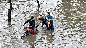 <div class="paragraphs"><p>پاکستان میں بارش کے بعد کی صورت حال / Getty Images</p></div>