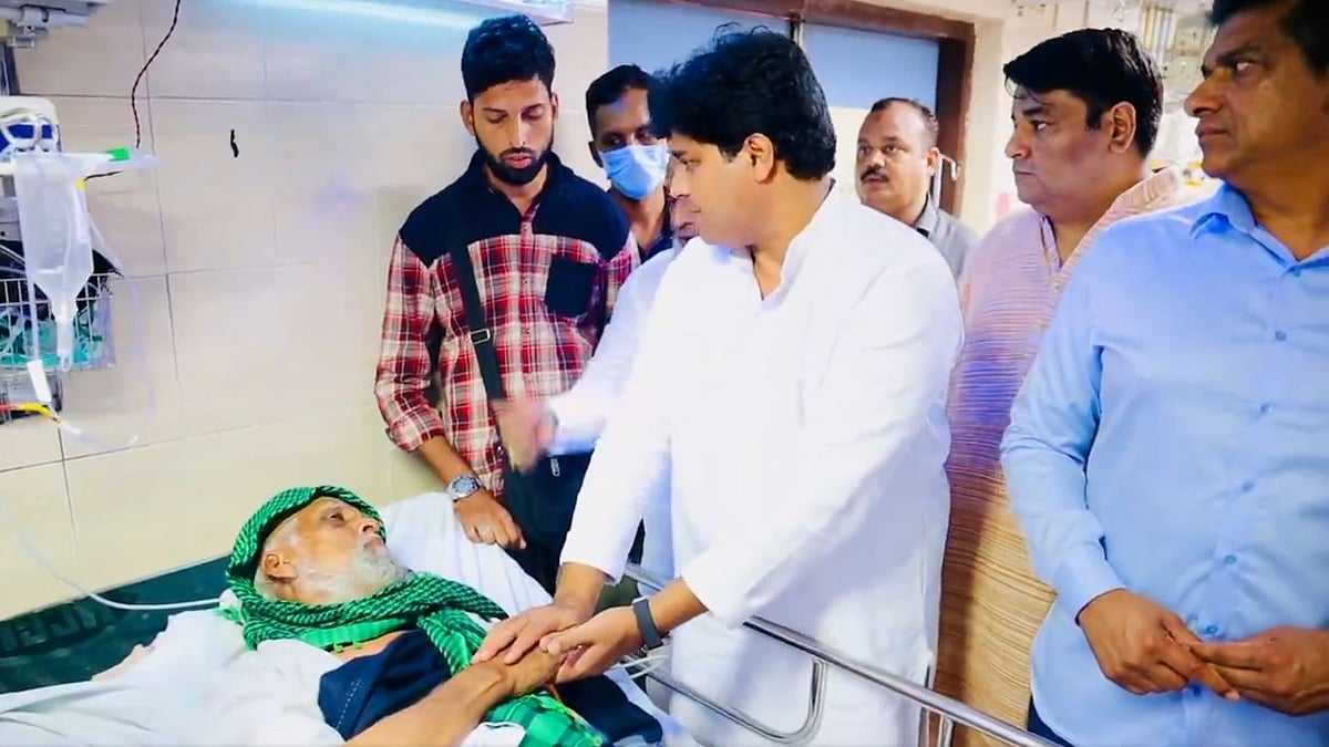 مہاراشٹر: ٹرین میں ظلم کے شکار بزرگ سے عمران پرتاپ گڑھی نے اسپتال میں کی ملاقات، ہر ممکن مدد کا دلایا بھروسہ