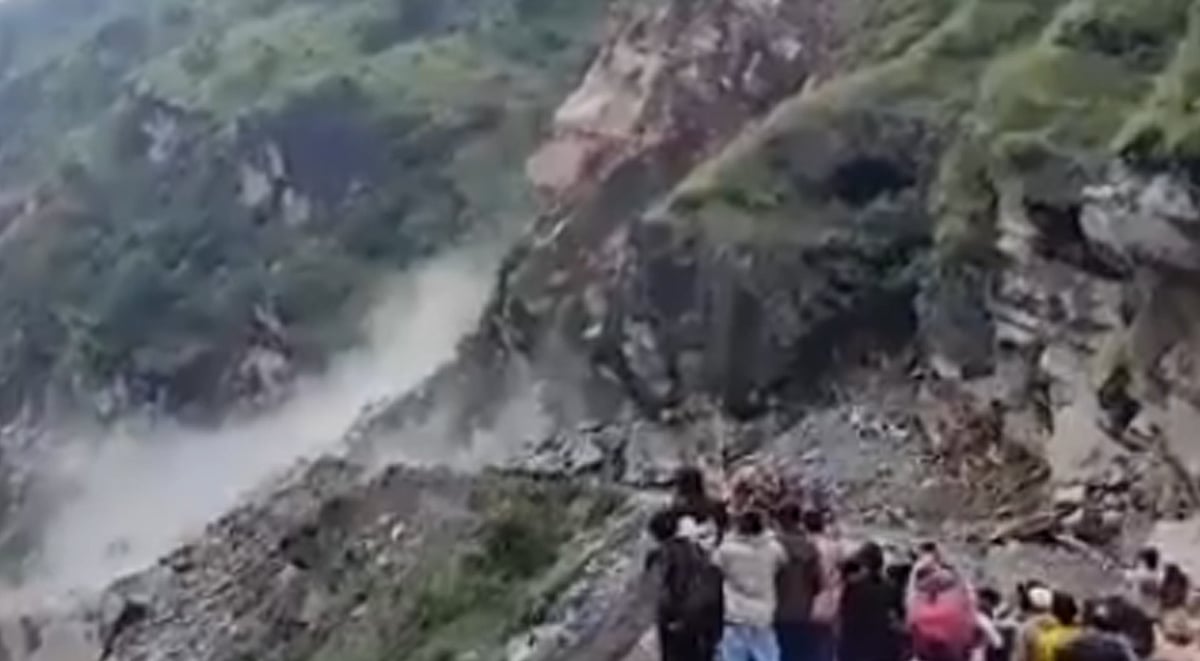آسمان سے آئی آفت سے اتراکھنڈ میں کہرام، کہیں پہاڑ بھربھرا کر گر پڑا تو کہیں جپسی ندی میں بہہ گئی