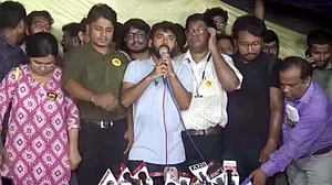 ڈاکٹروں کی ہڑتال: ممتا بنرجی نے کمشنر کو ہٹایا، مزید مطالبات پر مذاکرات جاری