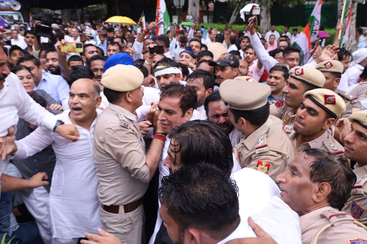 راہل گاندھی کے خلاف زہر افشانی کرنے والے گھمنڈی لیڈران کے خلاف بی جے پی سخت کارروائی کرے: دیویندر یادو