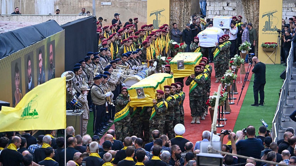 <div class="paragraphs"><p>لبنان: پیجر دھماکہ میں ہلاک اشخاص کی آخری رسومات کا منظر، تصویر GettyImages</p></div>