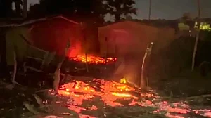 بہار: نوادہ میں دلت بستی پر حملہ، 80 گھروں کو آگ لگا دی گئی، گاؤں میں پولیس تعینات