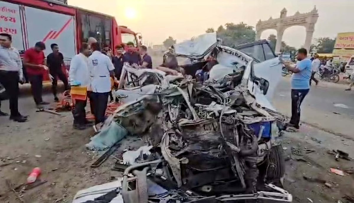 گجرات: سابرکانٹھا میں خوفناک حادثہ، کار اور ٹرک کے  تصادم میں 7 افراد ہلاک
