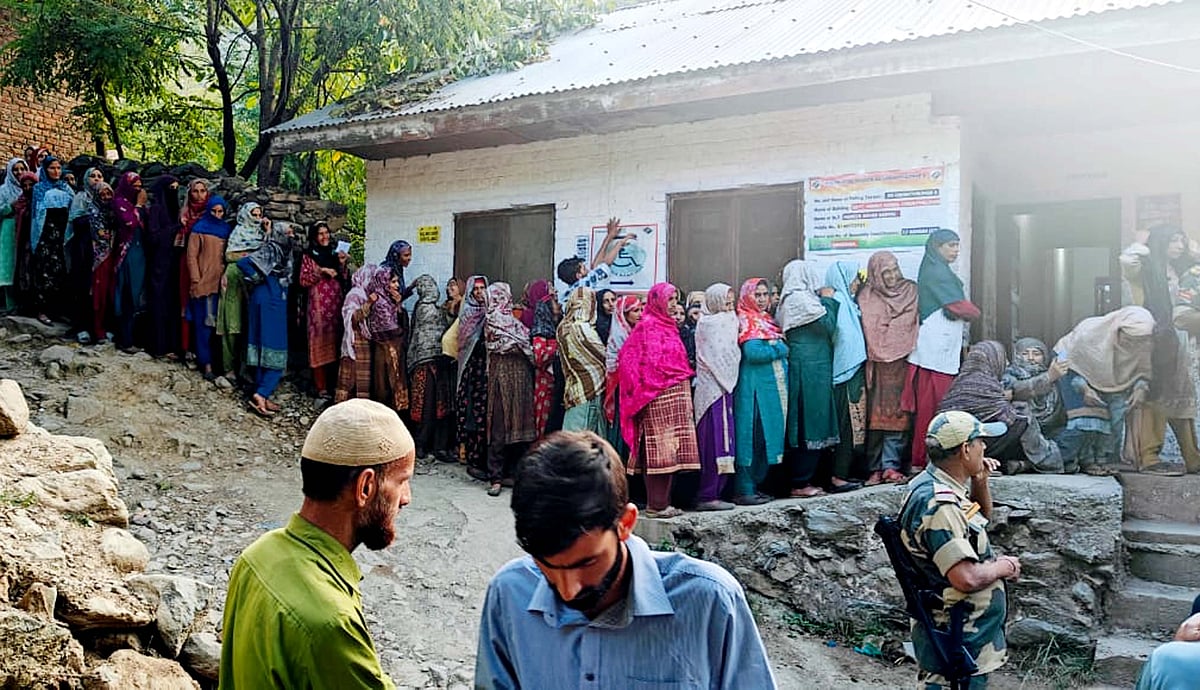 جموں و کشمیر انتخابات: دوسرے مرحلہ میں 26 اسمبلی سیٹوں پر ووٹنگ ختم، 7 بجے تک 54.11 فیصد پولنگ