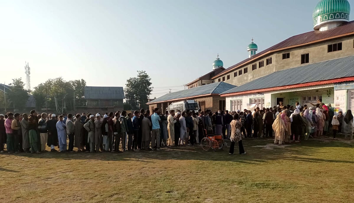 جموں و کشمیر اسمبلی انتخابات: آخری مرحلے کے لئے 7 اضلاع کی 40 سیٹوں پر پولنگ شروع