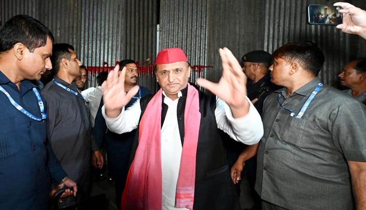 لکھنؤ: اکھلیش یادو ’جے پی این آئی سی‘ پہنچے، داخلہ نہ ملنے پر ہنگامہ