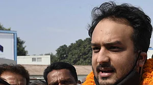 میرے والد شیر تھے، اپنے اندر ان کی دہاڑ رکھتا ہوں، بابا صدیقی کے قتل پر ذیشان کا جذباتی سوشل میڈیا پوسٹ