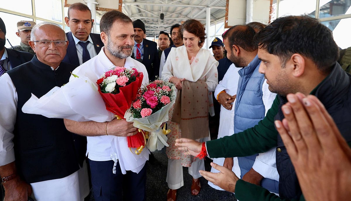 <div class="paragraphs"><p>راہل گاندھی اور پرینکا گاندھی کا استقبال کرتے کانگریس لیڈران</p></div>