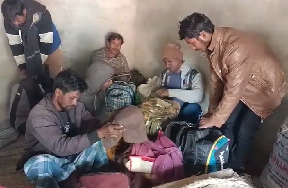 جموں و کشمیر: گاندربل میں دہشت گردانہ حملے کے بعد دہشت کا ماحول، وادی کو الوداع کہہ رہے خوفزدہ مہاجر مزدور