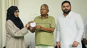 گھر واپسی: ناراض حنا شہاب اور اسامہ شہاب آر جے ڈی میں شامل، تیجسوی نے کہا- ’شمولیت سے پارٹی کو مضبوطی ملے گی‘