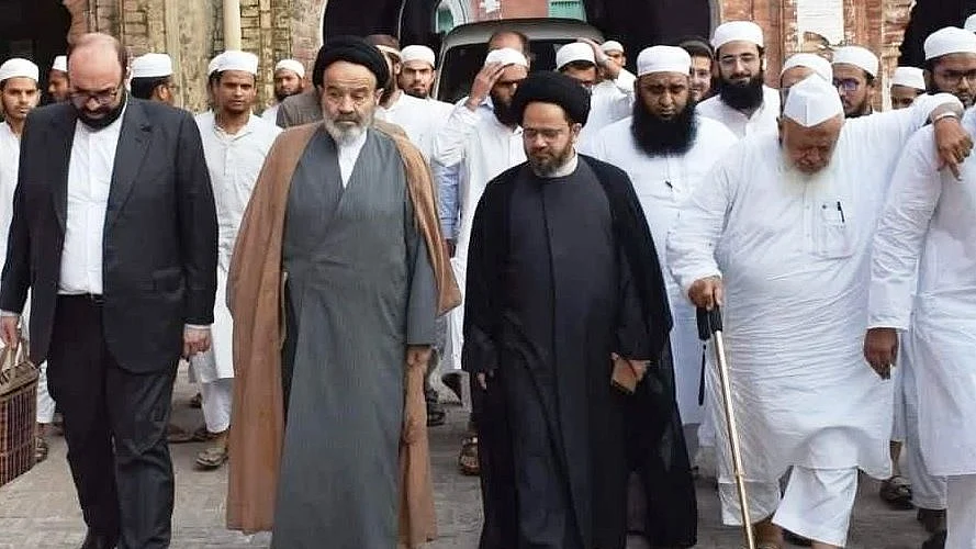 <div class="paragraphs"><p>ایرانی وفد کے ساتھ مولانا ارشد مدنی</p></div>