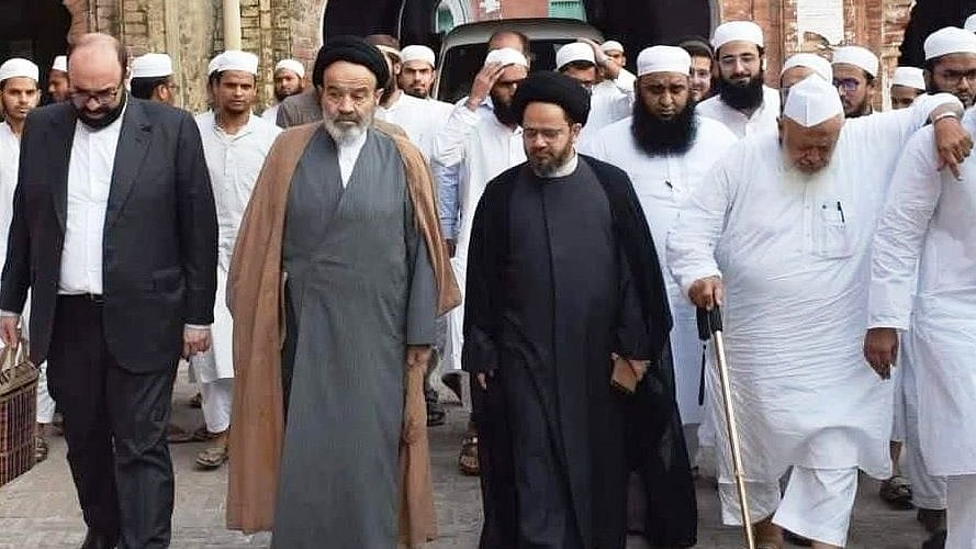 <div class="paragraphs"><p>ایرانی وفد کے ساتھ مولانا ارشد مدنی</p></div>