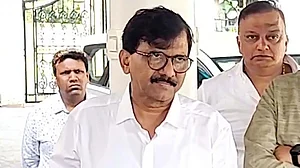 مہاراشٹر اسمبلی انتخابات: سنجے راؤت نے ڈی جی پی رشمی شکلا پر فون ٹیپنگ کے الزامات لگائے