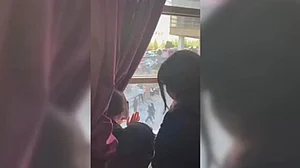 ایران: سخت ڈریس کوڈ سے پریشان طالبہ کا یونیورسٹی میں انوکھا مظاہرہ، پولیس نے کیا گرفتار