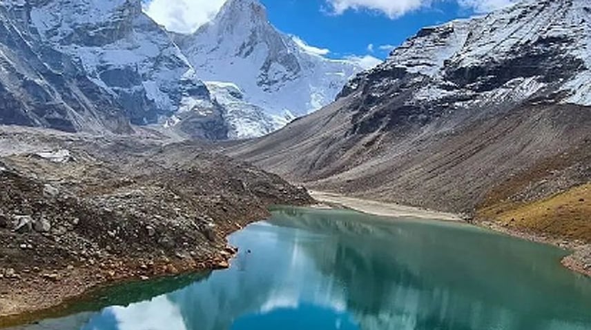 گلیشیئر جھیلوں کے رقبے میں تیزی سے اضافہ، اتراکھنڈ سمیت 5 ریاستوں کو شدید تباہی کا خطرہ