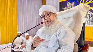 15 روزہ اجلاس: سیرت مصطفیؐ کی پہلی نشست سعودی عرب سے آئے مہمان شیخ محمد حامد مدنی کی صدارت میں منعقد