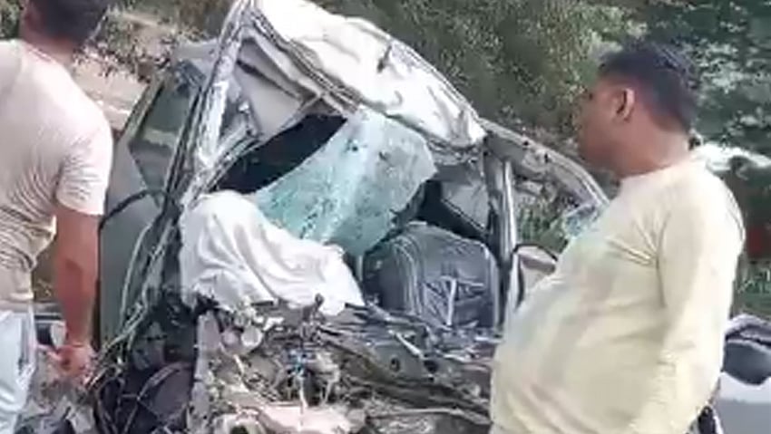 نوئیڈا ایکسپریس وے پر دردناک سڑک حادثہ، باپ-بیٹا اور ماں سمیت 5 افراد کی موت