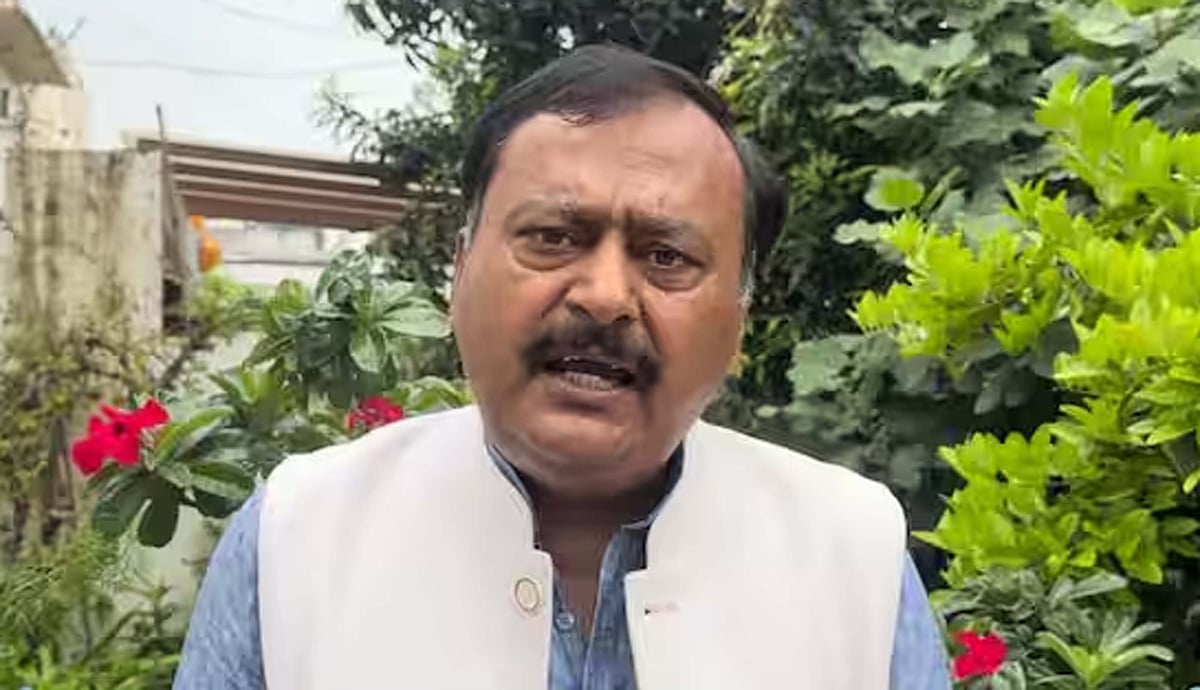 مہاراشٹر اسمبلی انتخابات: 'ہوڈنگز دیکھ کر سمجھ آ جاتا ہے کہ پیسہ کہاں جا رہا ہے'، کانگریس کا بی جے پی پر شدید حملہ