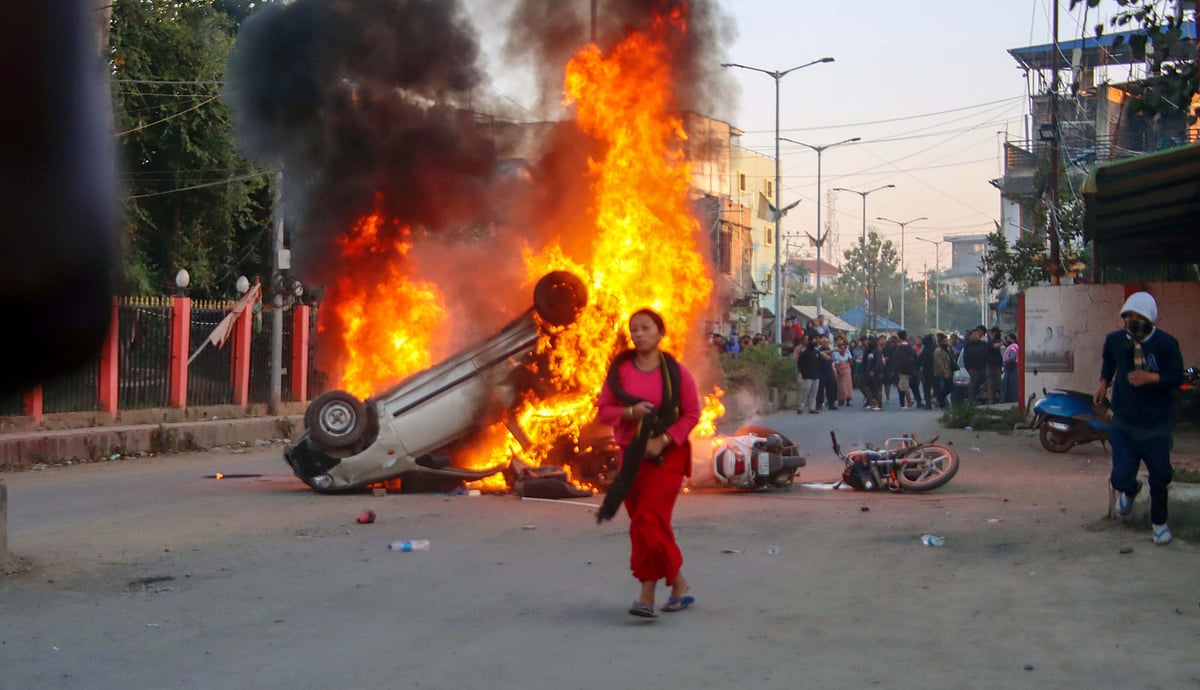منی پور: میتئی لیڈران کی گرفتاری کے بعد ہونے والے پُرتشدد مظاہرہ کو روکنے کے لیے ریاست کے 5 اضلاع میں کرفیو نافذ