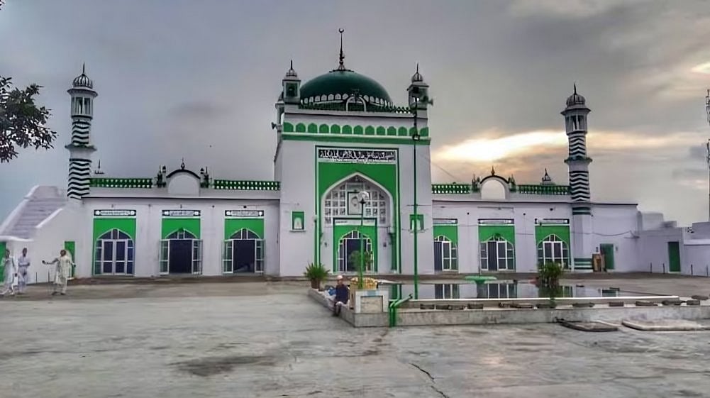 سنبھل جامع مسجد کے بیرونی حصے پر رنگ و روغن کا کام شروع، دہلی سے بلائے گئے پیشہ ور مزدور