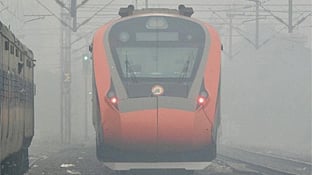 کہرے کا ریل سفر پر اثر، یکم دسمبر سے 28 فروری تک 22 ٹرینیں منسوخ، کئی گاڑیوں کے پھیرے بھی ہوئے کم