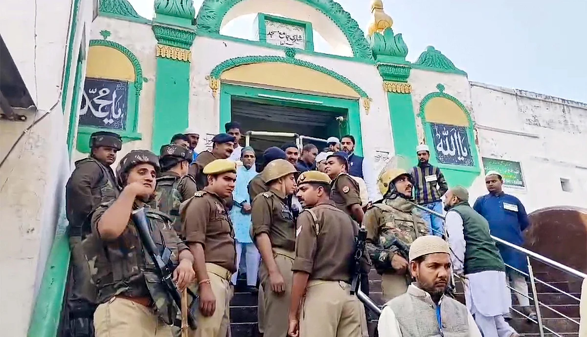 سنبھل کے مسلمانوں کو چہار سمت سے جنگ کا سامنا، انتظامیہ کی کارروائی میں ’دشمنی‘ کی جھلک!... سید ضیغم مرتضیٰ