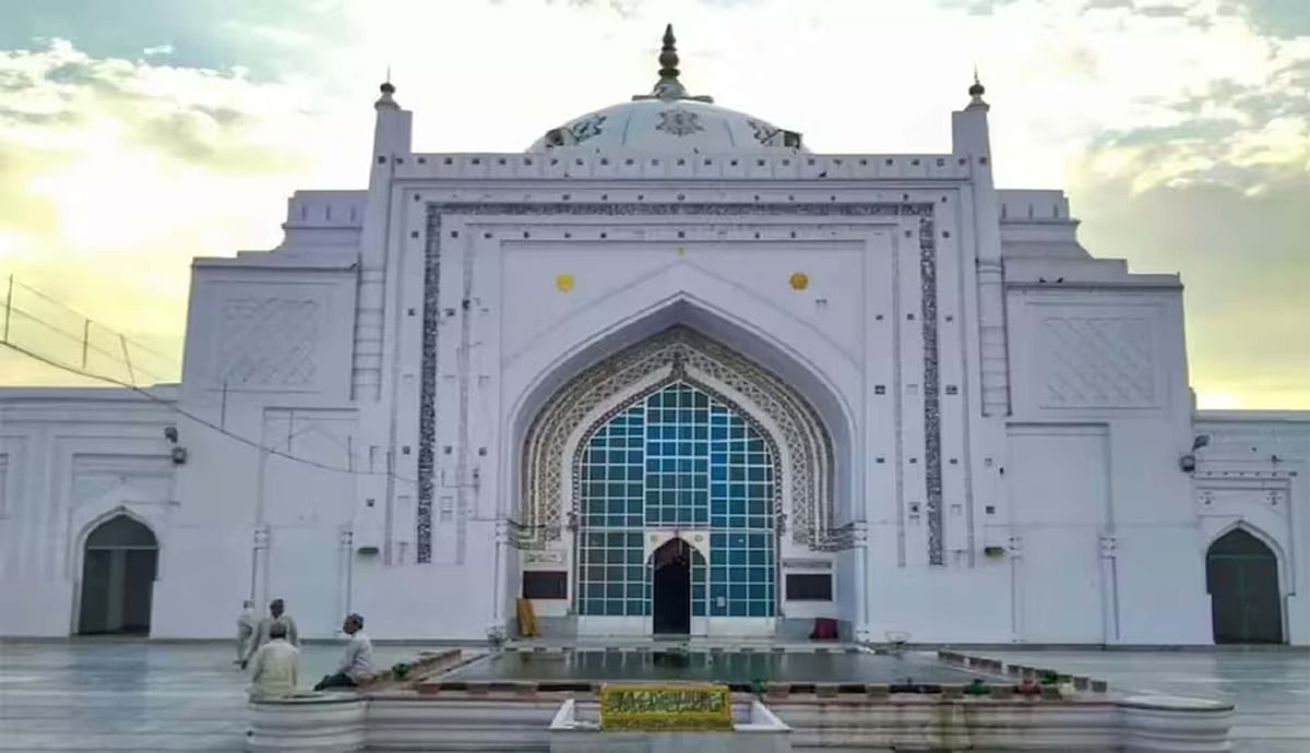 بدایوں: 850 سال قدیم جامع مسجد کو نیل کنٹھ مہادیو مندر بتانے والی عرضی پر سماعت 10 دسمبر تک ملتوی