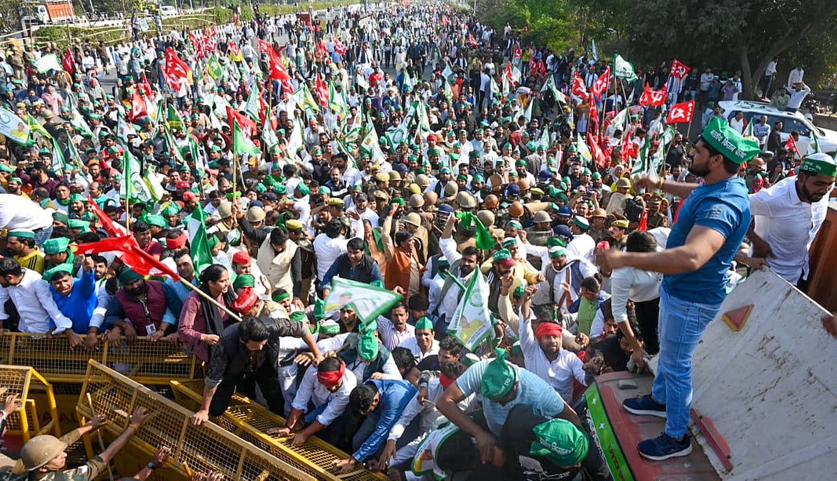 نوئیڈا میں ’دلت پریرنا استھل‘ سے حراست میں لیے گئے متعدد کسان، موقع پر بھاری پولیس فورس تعینات