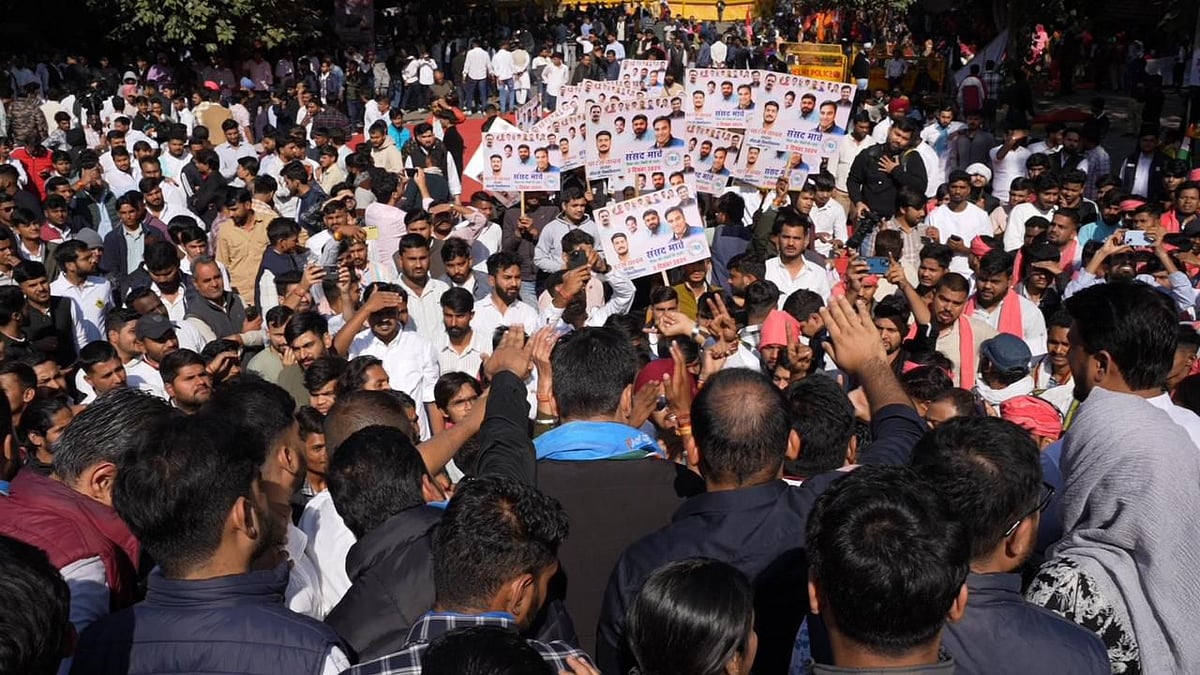 تعلیم و روزگار معاملے پر این ایس یو آئی کا پارلیمنٹ مارچ، قومی صدر ورون چودھری سمیت سینکڑوں کارکنان زیر حراست