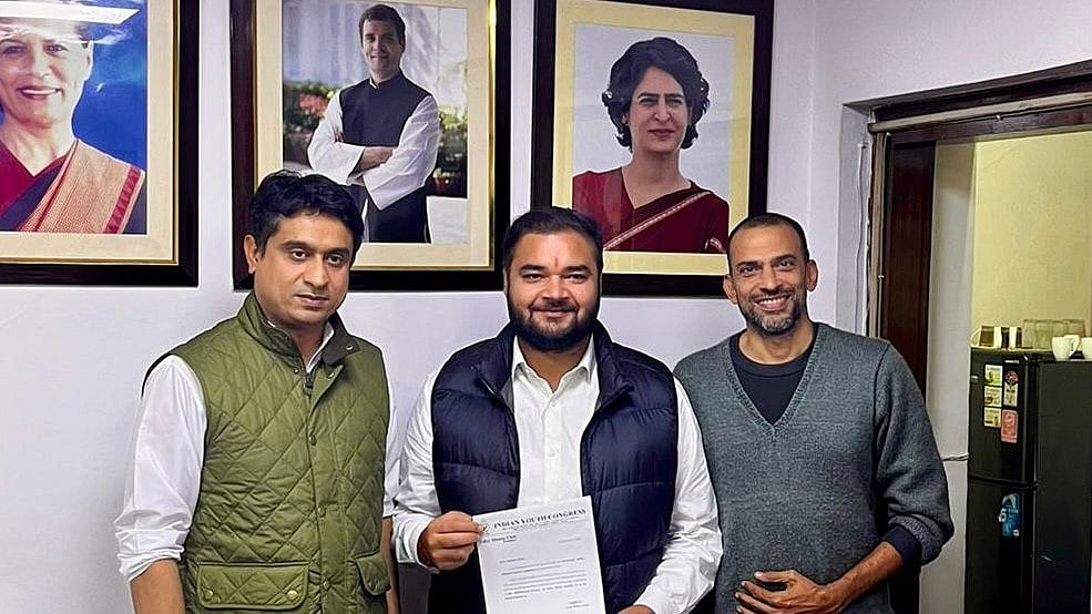 دہلی یوتھ کانگریس کے نومنتخب صدر اکشے لاکڑا کو ملا تقرری نامہ، دہلی کانگریس صدر نے پیش کیں نیک خواہشات