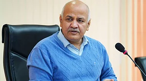 دہلی اسمبلی انتخابات سے قبل منیش سسودیا کو عدالت سے راحت، پولیس اسٹیشن میں حاضری سے استثنیٰ