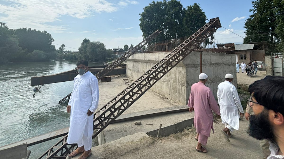 دریائے جہلم پر فٹ برج بن کر تیار، گنڈبل حادثہ کو یاد کر لوگوں کی آنکھیں ہوئیں نم